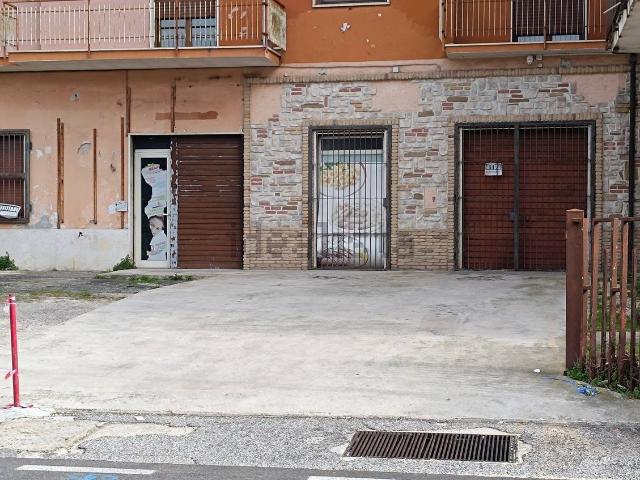 Locale in vendita di 108 m² in Via per Frosinone, 68