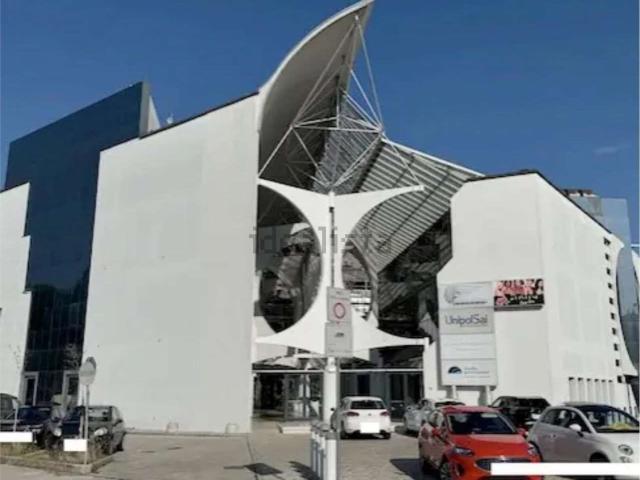 Locale in vendita di 108 m² in Viale Francesco Crispi, 39