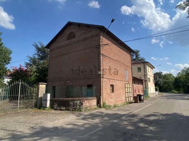Locale in vendita di 1095 m² in Via Campanini Naborre, 1