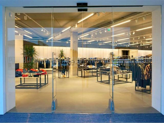 Locale in vendita di 1091 m² in Via Urne di Sopra