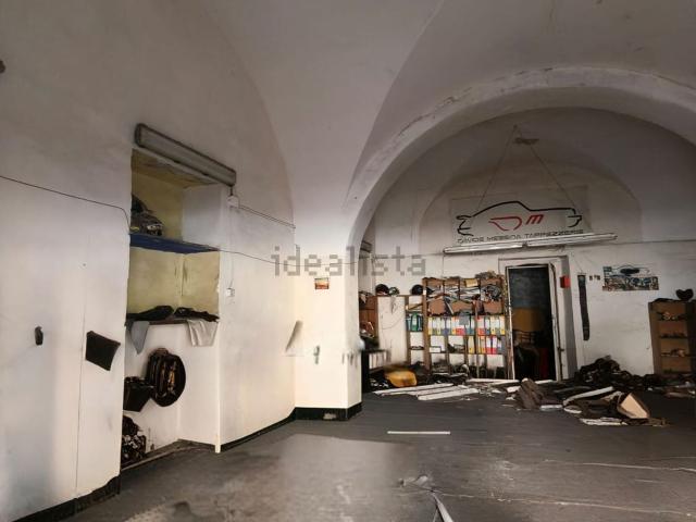Locale in vendita di 109 m² in Via Acquicella, 105