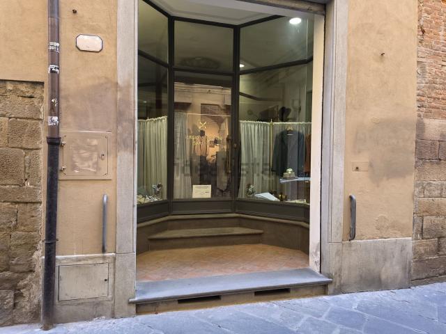 Locale in vendita di 109 m² in Via degli Asili