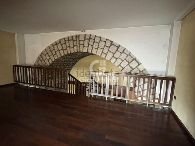 Locale in vendita di 109 m² in Via Nicola Vaccaro, 124