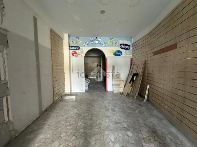 Locale in vendita di 109 m² in Via Salvatore Gambardella, 178