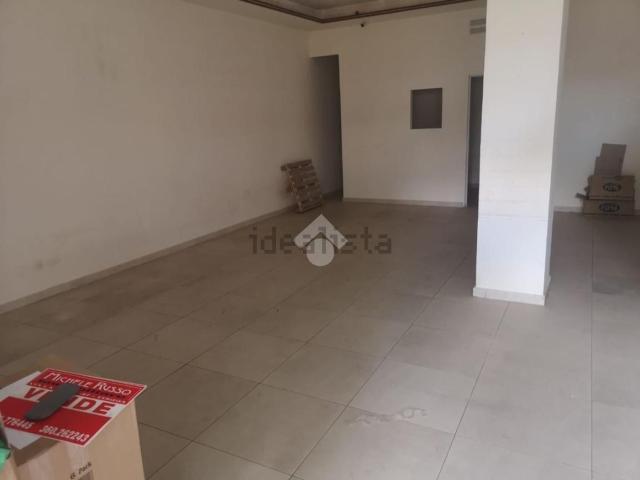 Locale in vendita di 109 m² in Via Zara, 72