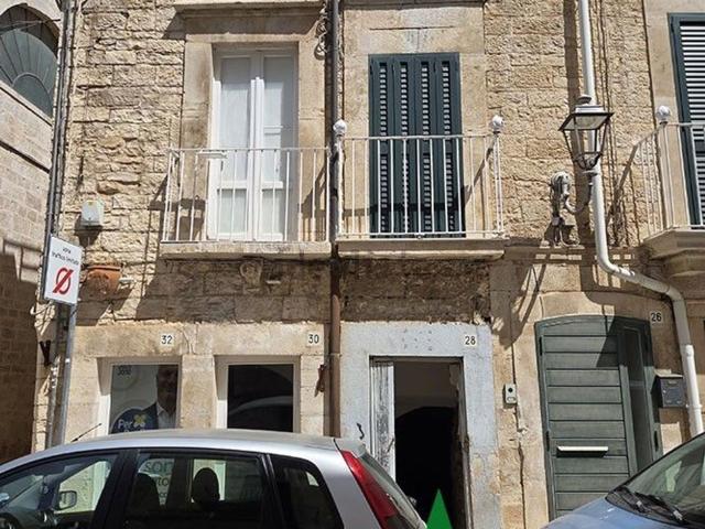 Locale in vendita di 10 m² in Corso Umberto I, 28