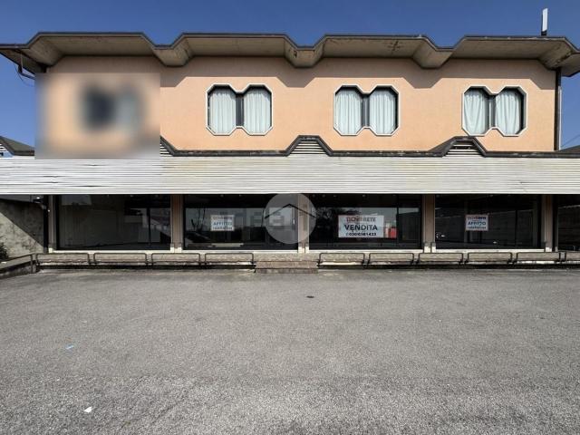 Locale in vendita di 1105 m² in Via Milano, 48