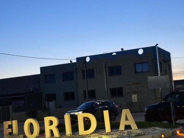 Locale in vendita di 1100 m²