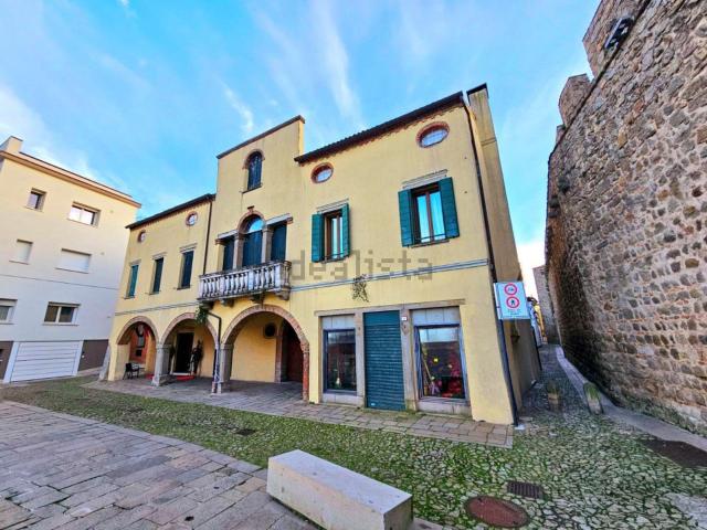 Locale in vendita di 1100 m² in Piazza Mazzini