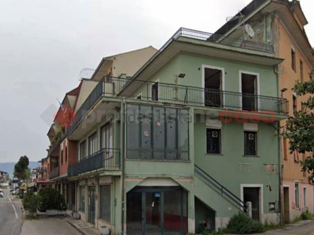 Locale in vendita di 1100 m² in Via Maria, 1