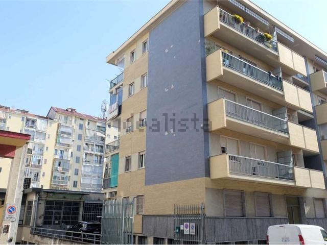 Locale in vendita di 1100 m² in Via Borgomasino, 46