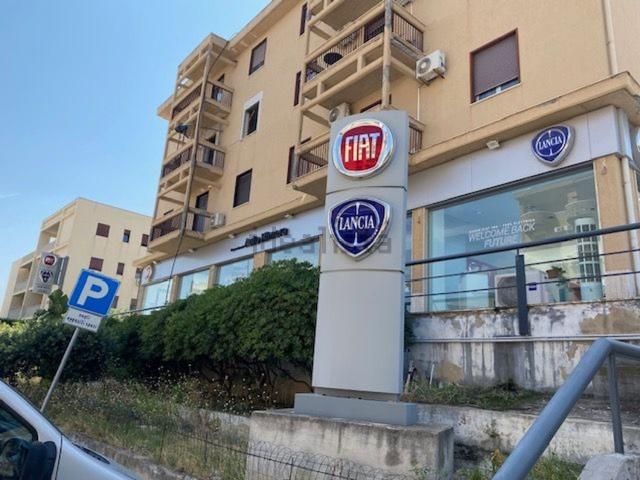 Locale in vendita di 1100 m² in Via Eurako, 3
