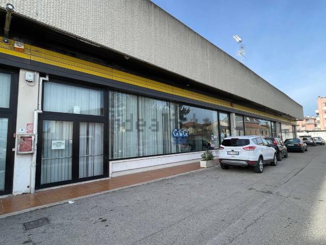 Locale in vendita di 1100 m² in Via Fioravanti, 7