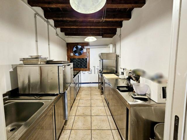 Locale in vendita di 110 m² in Via Cavour