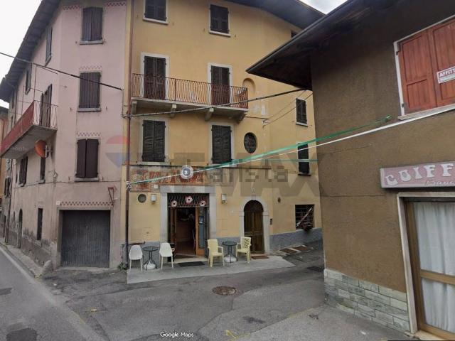 Locale in vendita di 110 m² in Via Castello, 1