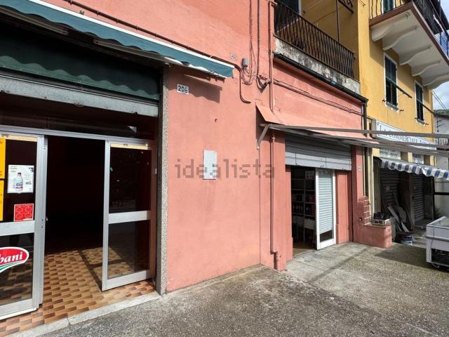 Locale in vendita di 110 m² in Via Aimone Martini
