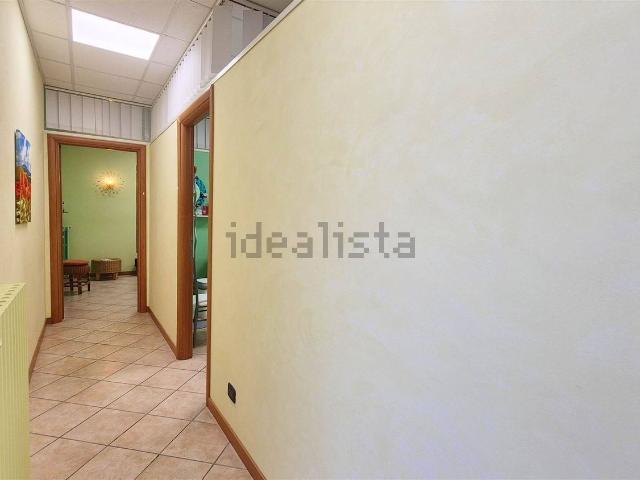 Locale in vendita di 110 m² in Via Alassio, 224