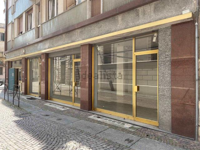 Locale in vendita di 110 m² in Via Alessandria, 6