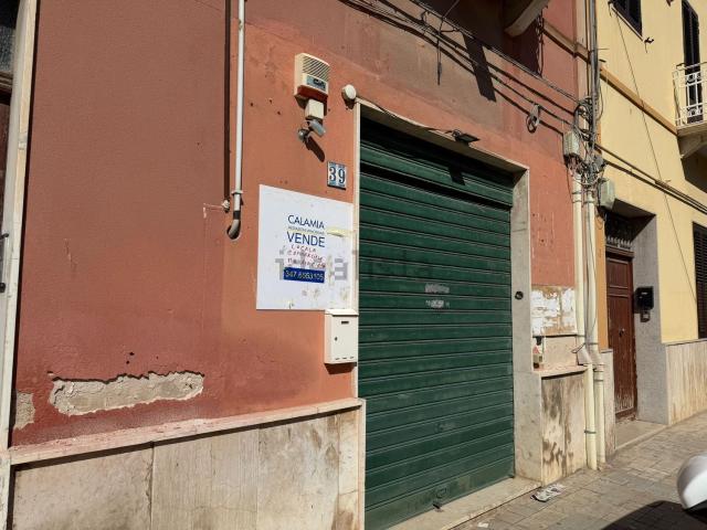 Locale in vendita di 110 m² in Via Archi, 39