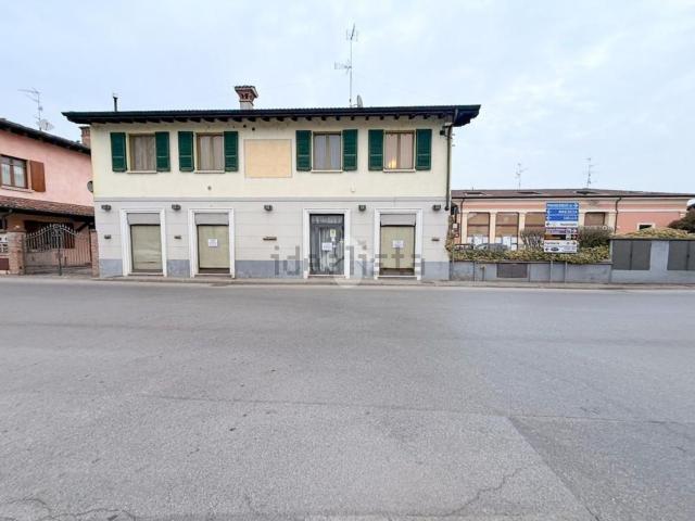 Locale in vendita di 110 m² in Via G. Marconi, 9