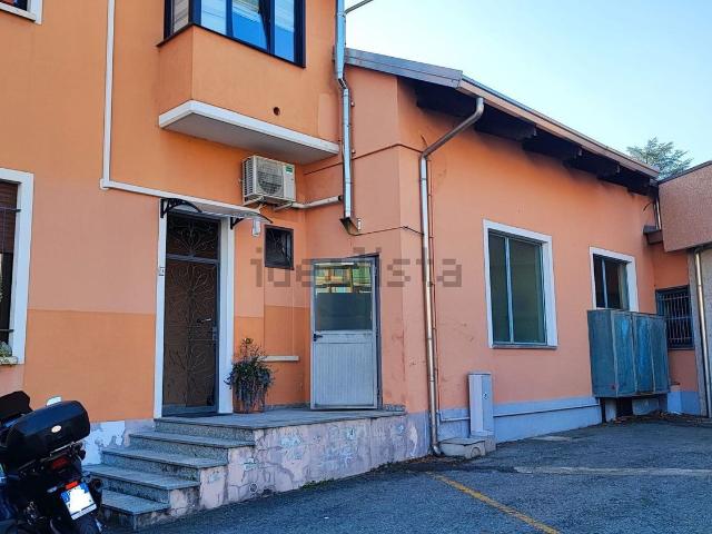 Locale in vendita di 110 m² in Via Gaspare Gamba