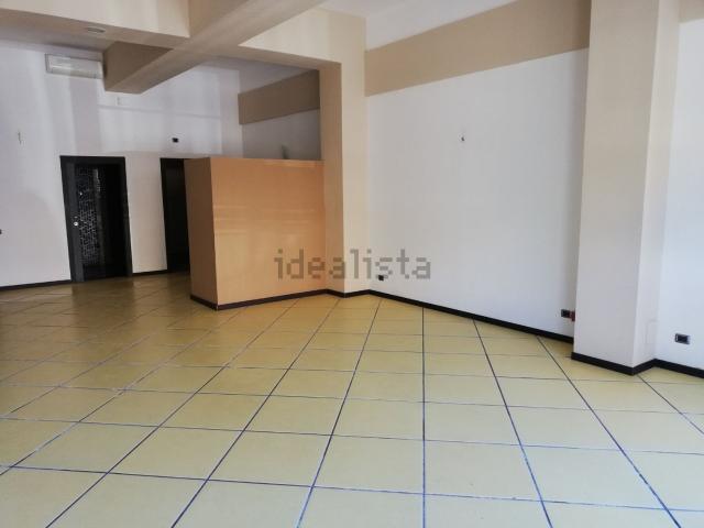 Locale in vendita di 110 m² in Via Giovanni Gentile, 20
