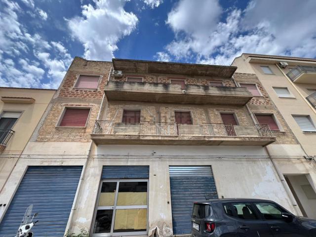 Locale in vendita di 110 m² in Via Giove, 14
