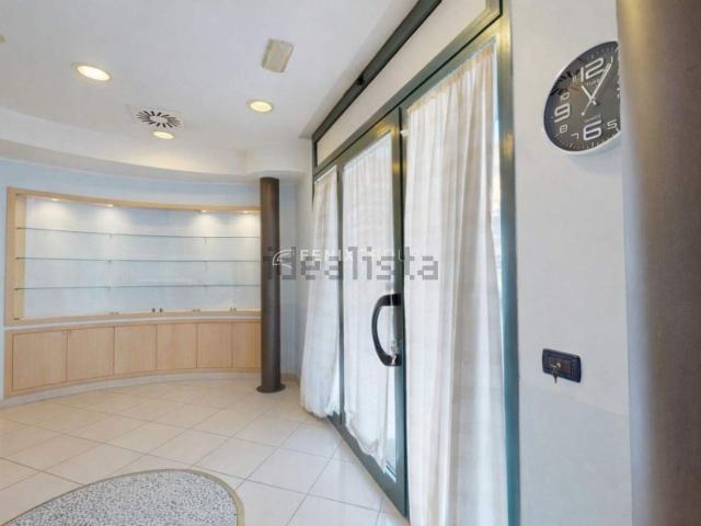 Locale in vendita di 110 m² in Via del Mare