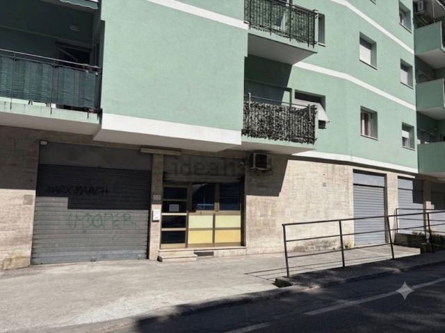 Locale in vendita di 110 m² in Via di Servola, 2