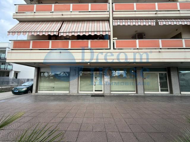 Locale in vendita di 110 m² in Via Fabio Filzi