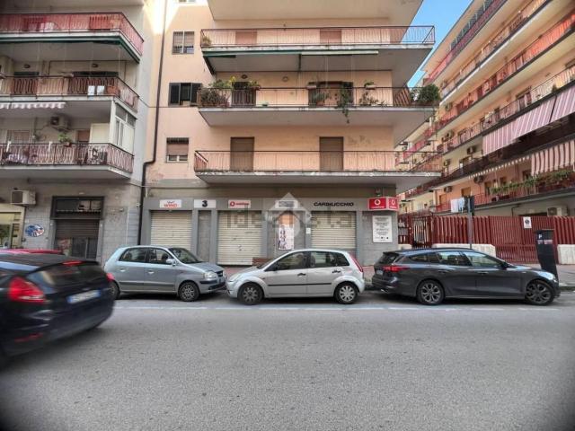 Locale in vendita di 110 m² in Via Filippo Turati, 19