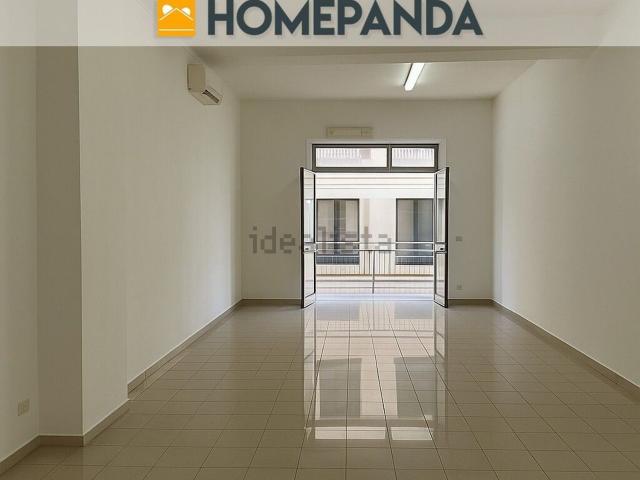 Locale in vendita di 110 m² in Via Francesco Petrarca, 9