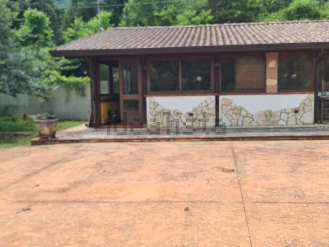 Locale in vendita di 110 m² in Via Illori