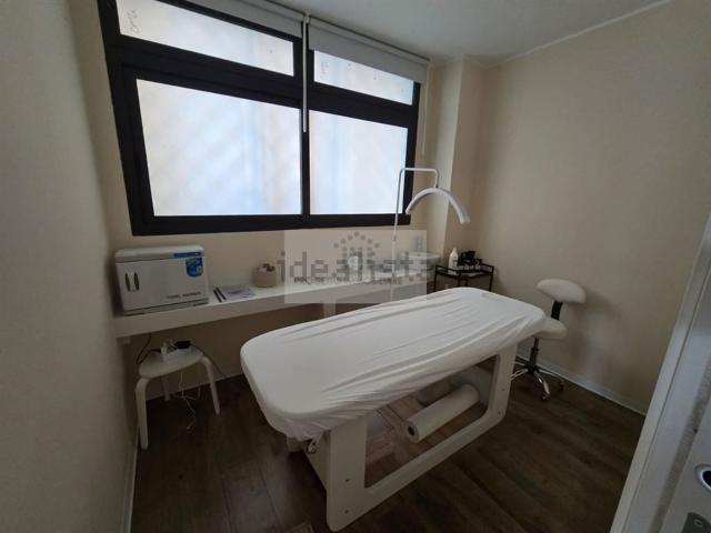 Locale in vendita di 110 m² in Via Lentini, 10