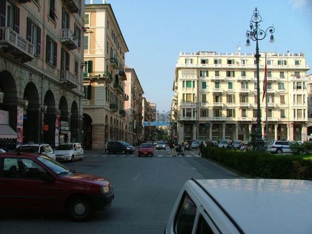 Locale in vendita di 110 m² in Via mameli