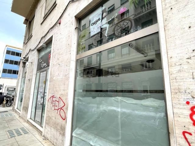 Locale in vendita di 110 m² in Via Mariano Stabile, 232