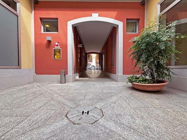 Locale in vendita di 110 m² in Via Michele Buniva, 63