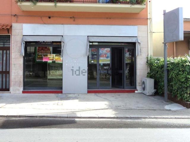 Locale in vendita di 110 m² in Via Statale, 115