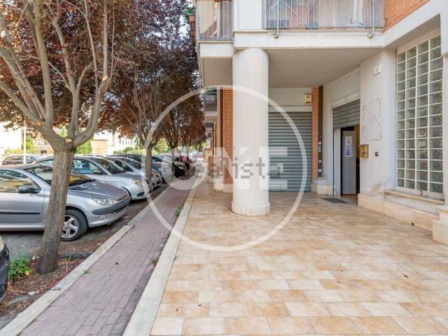 Locale in vendita di 110 m² in Via Stromboli, 1