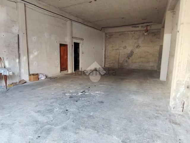 Locale in vendita di 110 m² in Via Piemonte, 20