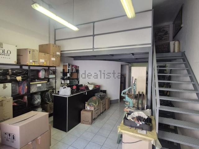 Locale in vendita di 110 m² in Via Privata Imola