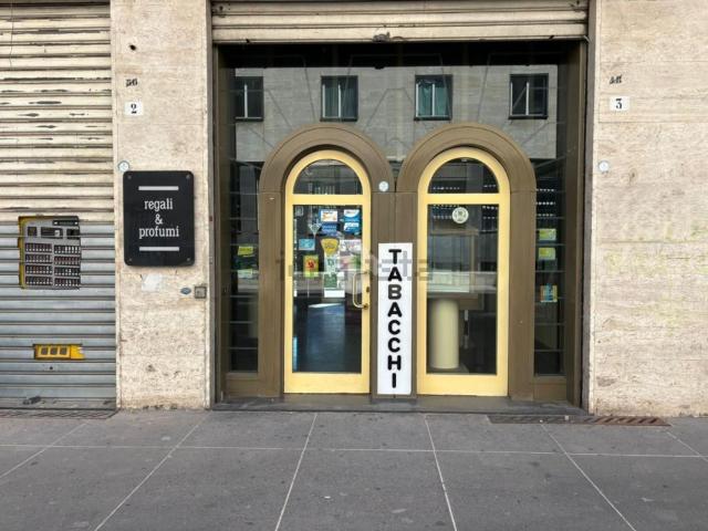 Locale in vendita di 110 m² in Via Quattromani Sertorio, 29