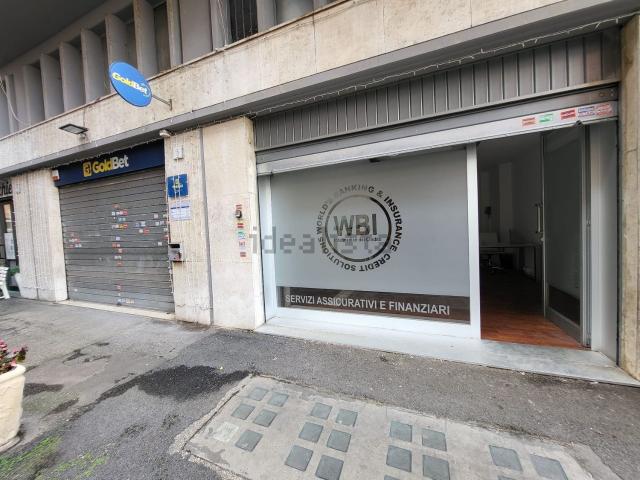 Locale in vendita di 110 m² in Via Teodoro Valfrè, 6