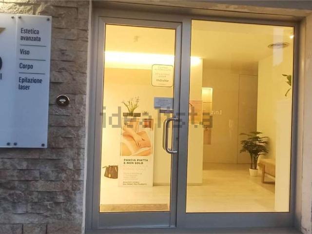 Locale in vendita di 110 m² in Via XXV Aprile, 21