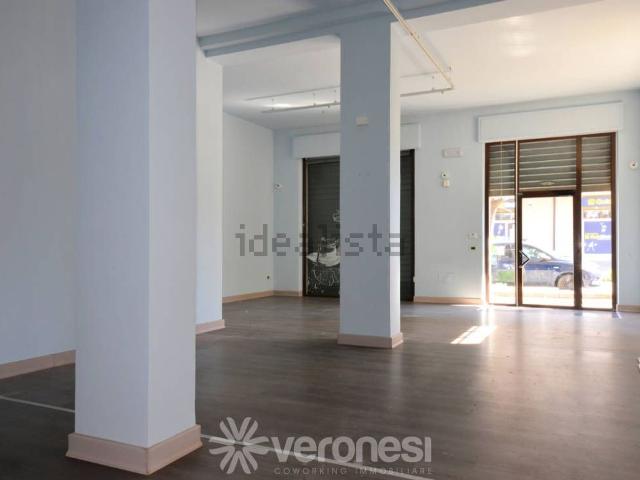 Locale in vendita di 110 m² in Viale Cappuccini, 136