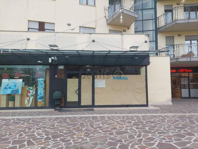 Locale in vendita di 110 m² in Viale Europa, 23