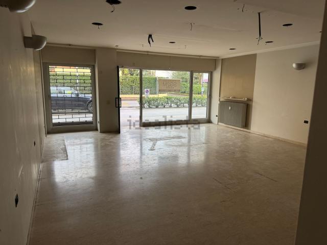 Locale in vendita di 110 m² in Viale Luigi Luzzatti