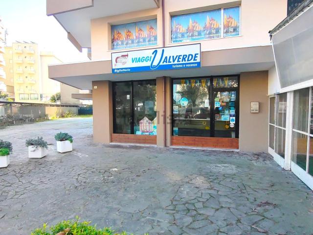 Locale in vendita di 110 m² in Viale Raffaello Sanzio, 58
