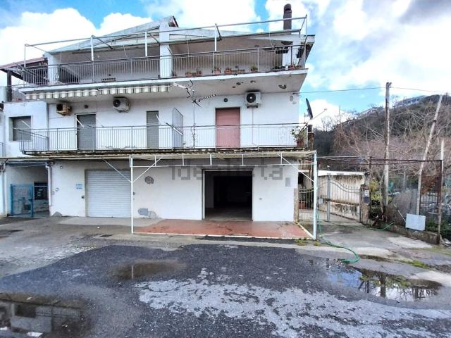 Locale in vendita di 110 m² in Contrada San Litterata, 2