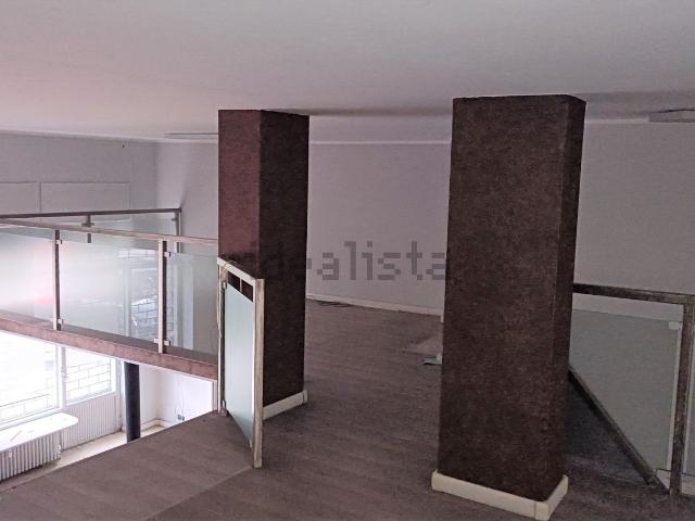 Locale in vendita di 110 m² in Corso Taranto, 1